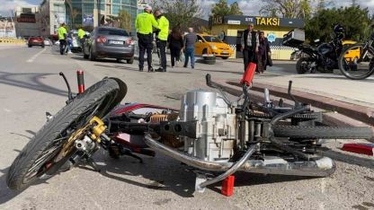 Otomobil ile motosiklet çarpıştı: 1 yaralı