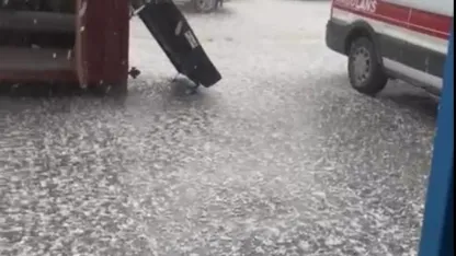 Eskişehir’de dolu yağışı: Sokak saniyeler içinde beyaza büründü