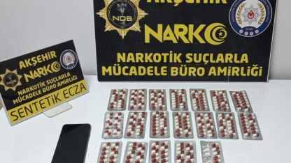 Akşehir’de sahte kimlikle yakalanan şahıstan uyuşturucu hap çıktı