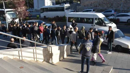 Öğretmen olacaktı, çete lideri oldu