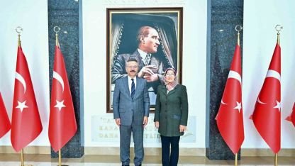 Valilik konutunu satıp okul yaptıran Vali Aksoy’u mahallenin muhtarı ziyaret etti