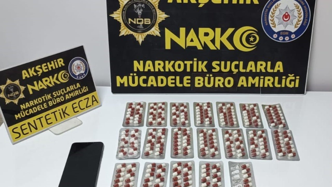 Akşehir’de sahte kimlikle yakalanan şahıstan uyuşturucu hap çıktı