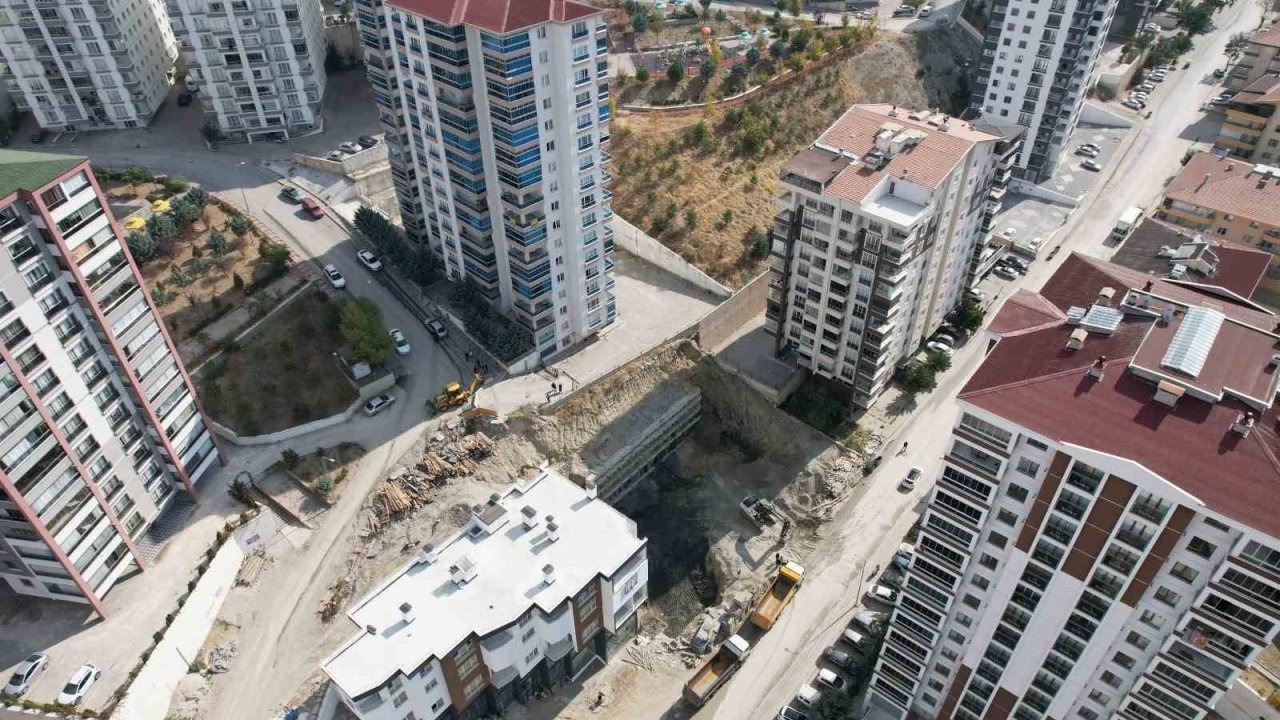 Ankara’da korkutan toprak kayması: 300 kişinin yaşadığı 17 katlı bina boşaltıldı