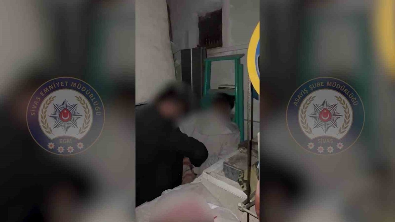 Aranan şahıs gizli bölmede yakalandı