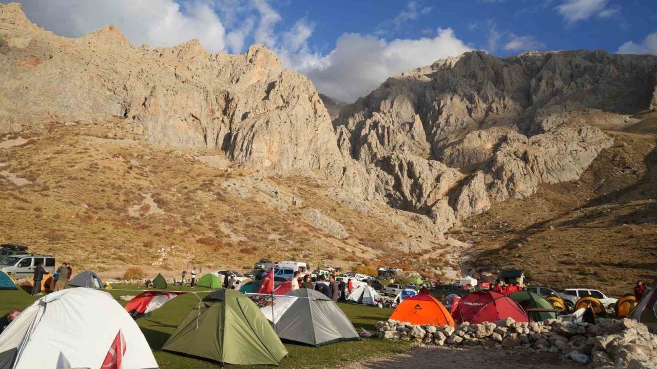 Cumhuriyet’in 102. yılında dağcılar, Emler Zirvesi’nde buluşacak