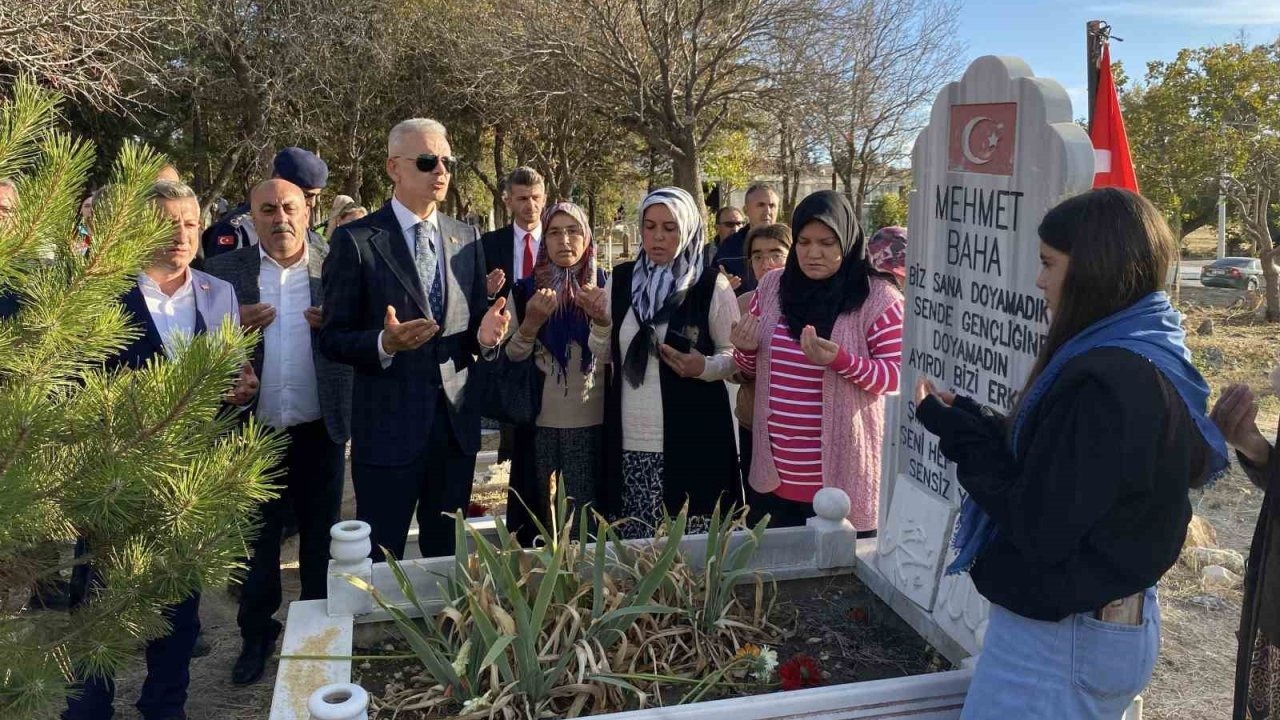 Ermenek’teki maden faciasında hayatını kaybeden işçiler mezarları başında anıldı