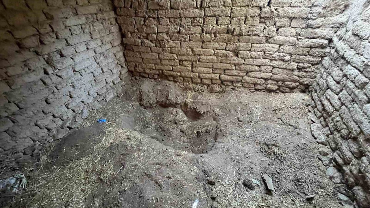 Eskişehir’de 14 yıl sonra ahırdan çıkarılan cesedin gömüldüğü yer görüntülendi