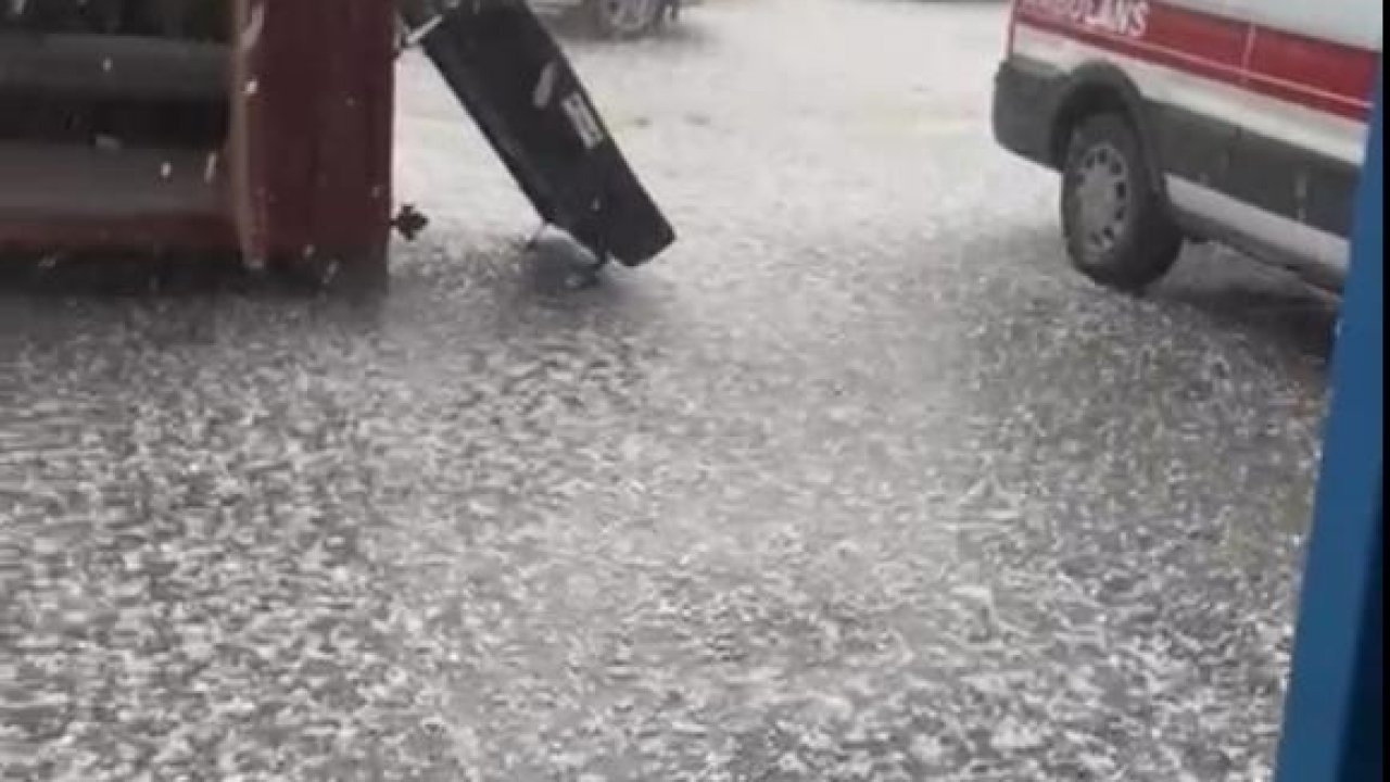 Eskişehir’de dolu yağışı: Sokak saniyeler içinde beyaza büründü