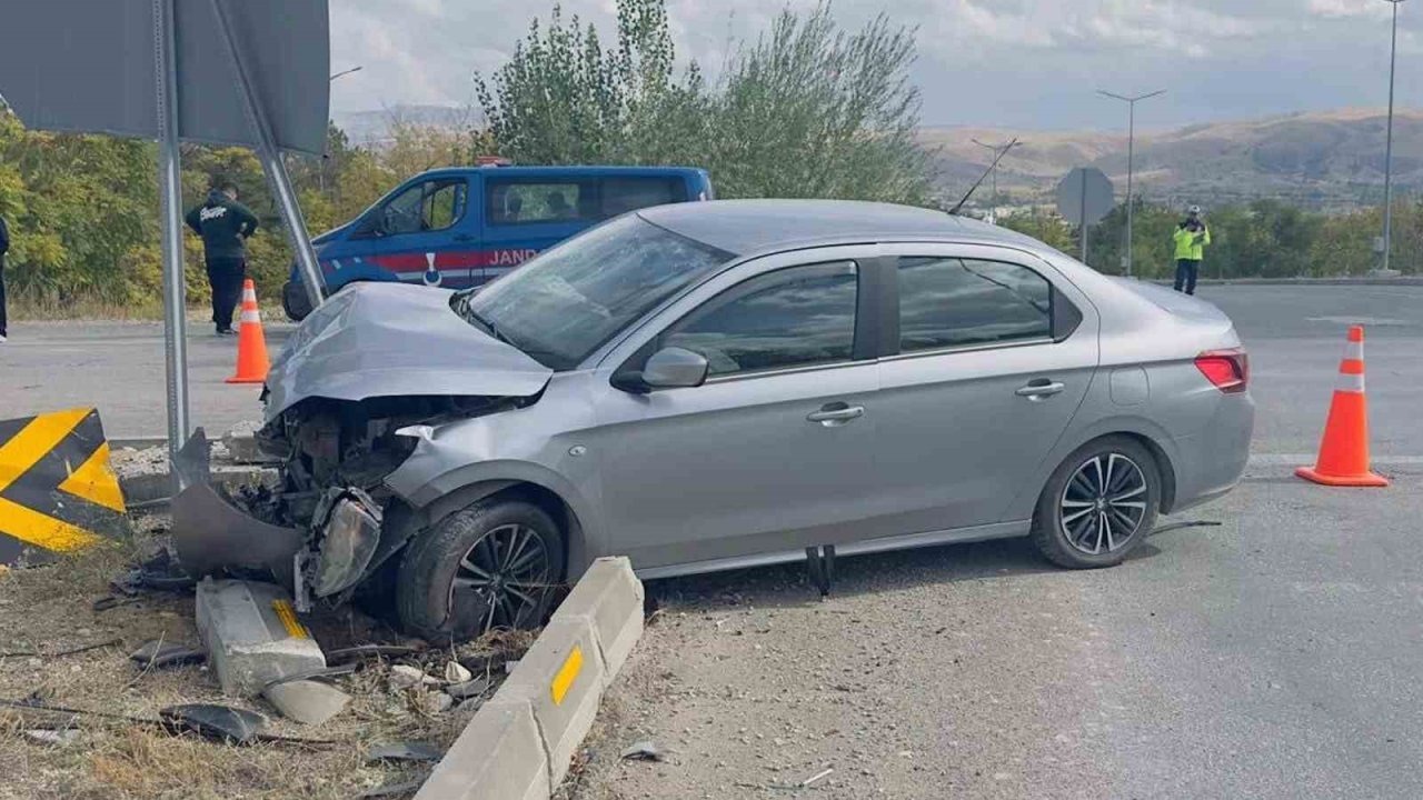 Kırıkkale’de iki otomobil çarpıştı: 2 yaralı