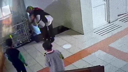 Boğulma tehlikesi geçiren öğrenciye kahraman öğretmenden hayat kurtaran müdahale