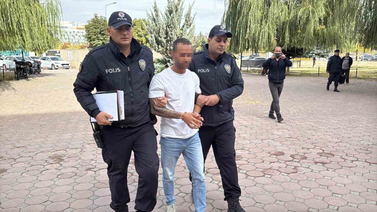 Şehit babasına hakaret eden otobüs şoföründen gazetecilere: &quot;Şuradan da çek&quot;