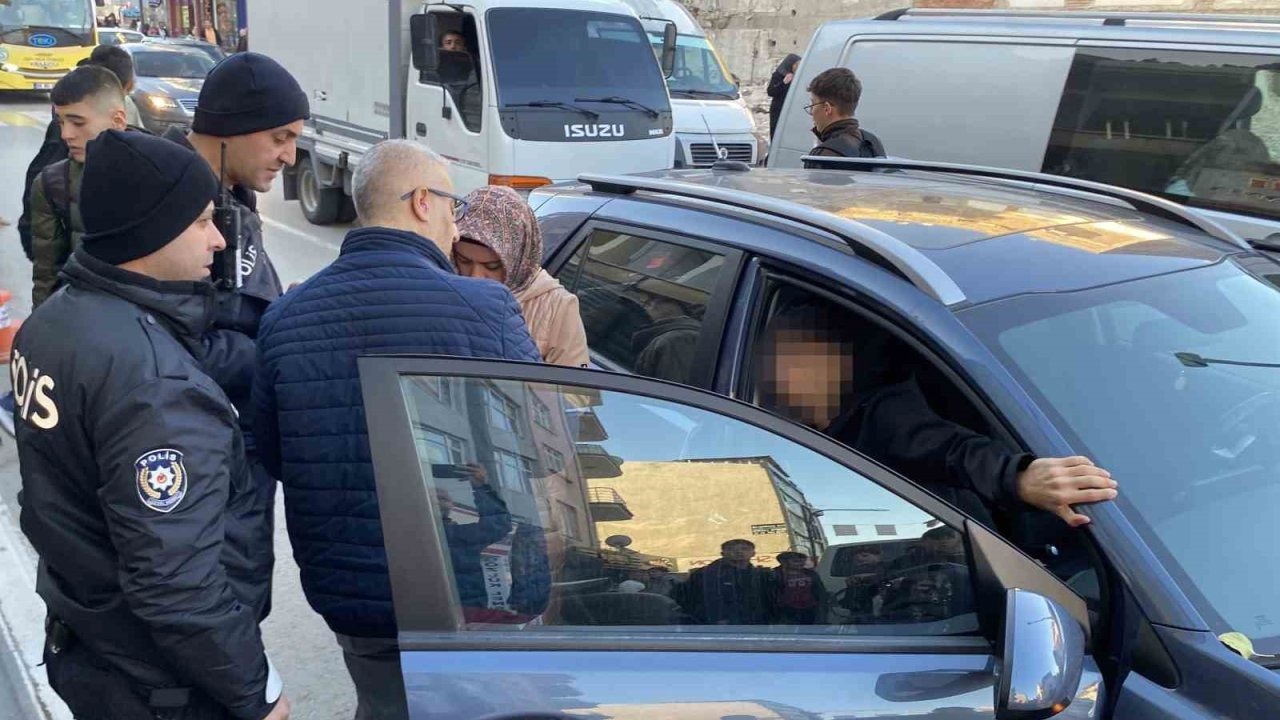 17 yaşındaki çocuk okul çıkışı bıçaklandı