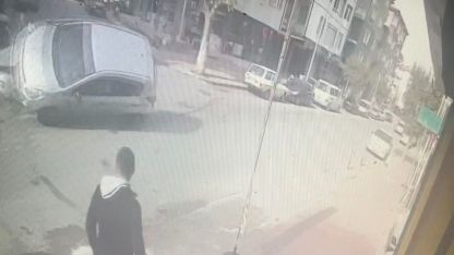 Ortalığın savaş alanına döndüğü kaza kamerada: 1 yaralı