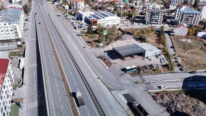 Akaryakıt istasyonuna giden yollar kapatıldı, işletmecisi uçan arabalar istedi