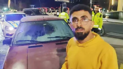 Aksaray’da seyir halindeyken yanan otomobili esnaf söndürdü