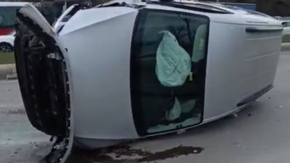 İki araç çarpıştı, sürücü yaralı