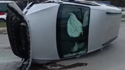 İki araç çarpıştı, sürücü yaralı