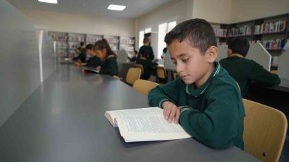 Yenilenen kütüphane çocukların renkli dünyası oldu