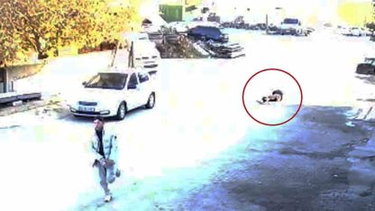 "Çakmak" bahanesiyle yaklaşıp bıçakladı: O anlar kamerada