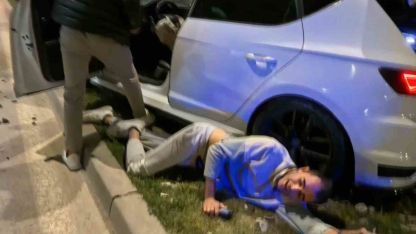 Aksaray Belediyesi’nin trafiğe kapattığı yol kaza meydanına döndü