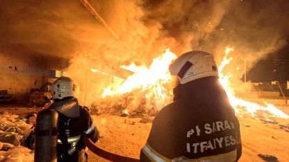 Aksaray’da alevli gece: Geri dönüşüm tesisi alev alev yandı