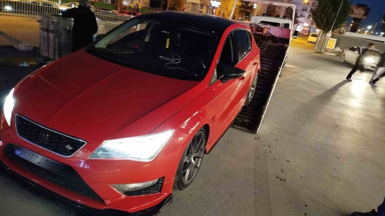 Abartı egzozlu otomobille drift atan sürücüye 74 bin TL ceza