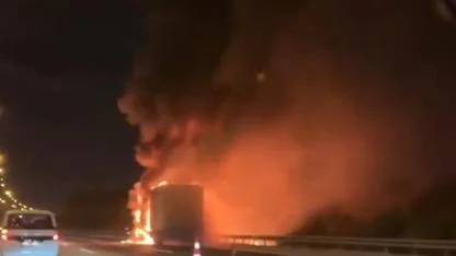 Adana’da Otoyolda Tır Alev Alev Yandı