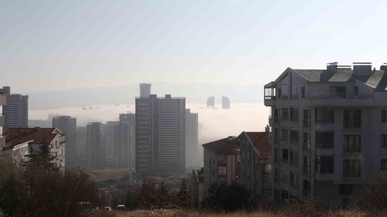 Ankara’da sis etkili oldu