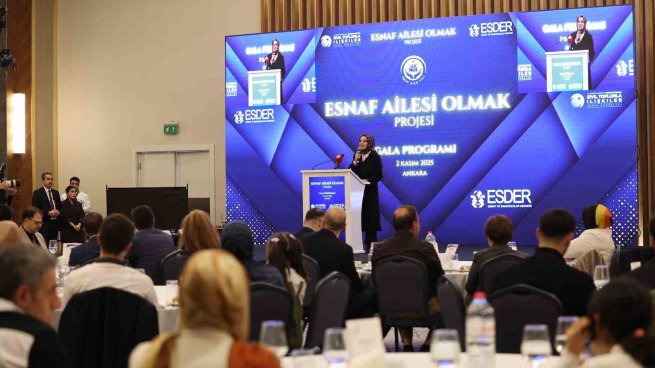 Bakan Göktaş &quot;Esnaf Ailesi Olmak&quot; projesinin galasına katıldı