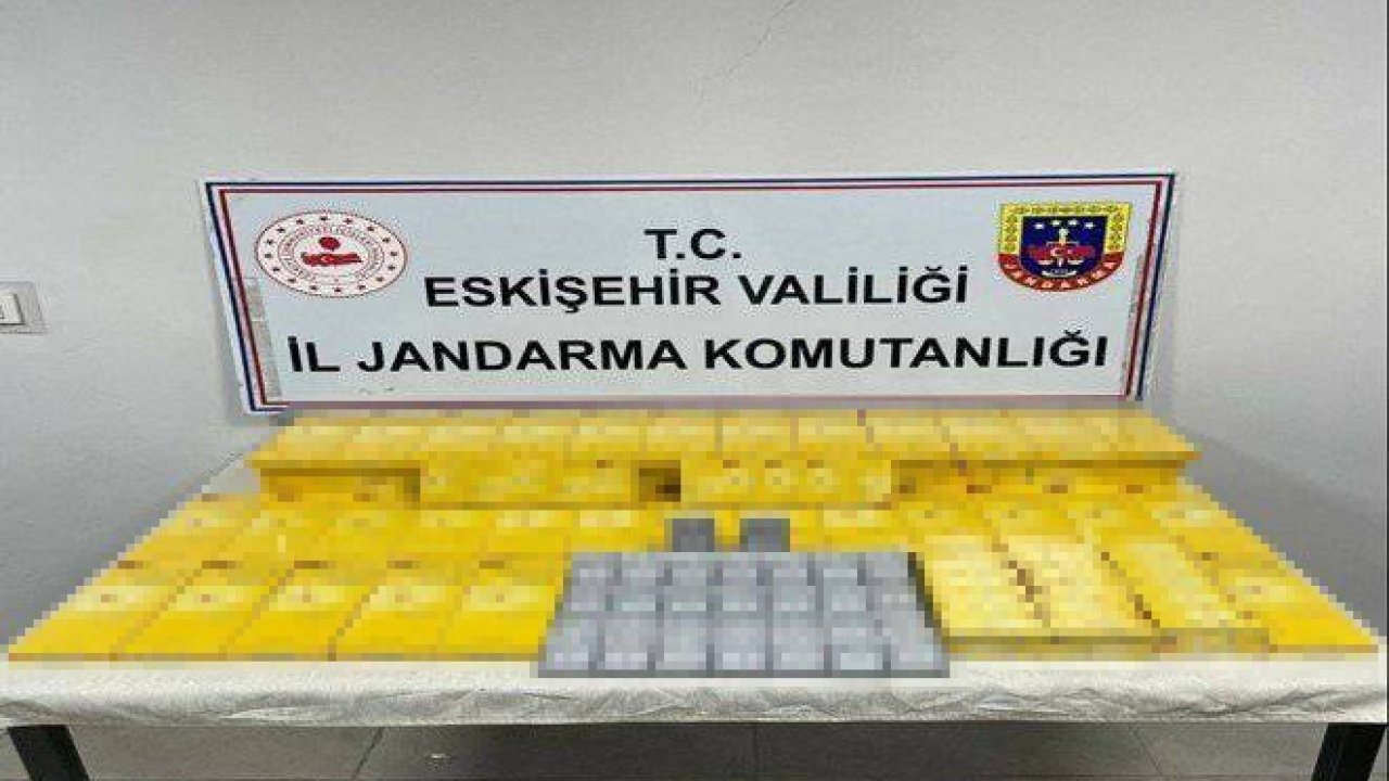 Cinsel ürünler, sigara ve tabancaları kaçak olarak satmayı planlayan şahısları jandarma yakaladı