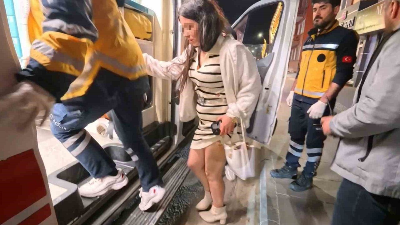 Erkek arkadaşının görüştüğü kadını bıçakladı