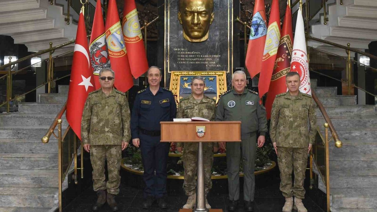 Genelkurmay Başkanı Bayraktaroğlu, 3’üncü Ordu Komutanlığını ziyaret etti