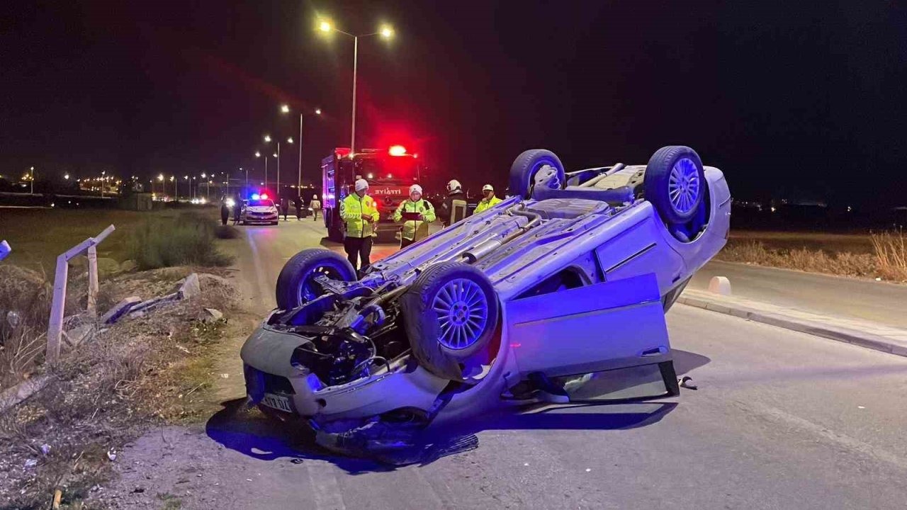 Karaman’da takla atan otomobil ters döndü: 2 yaralı