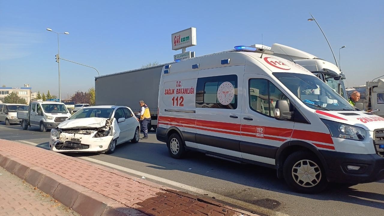 Kayseri’de 5 araç birbirine girdi: 5 yaralı