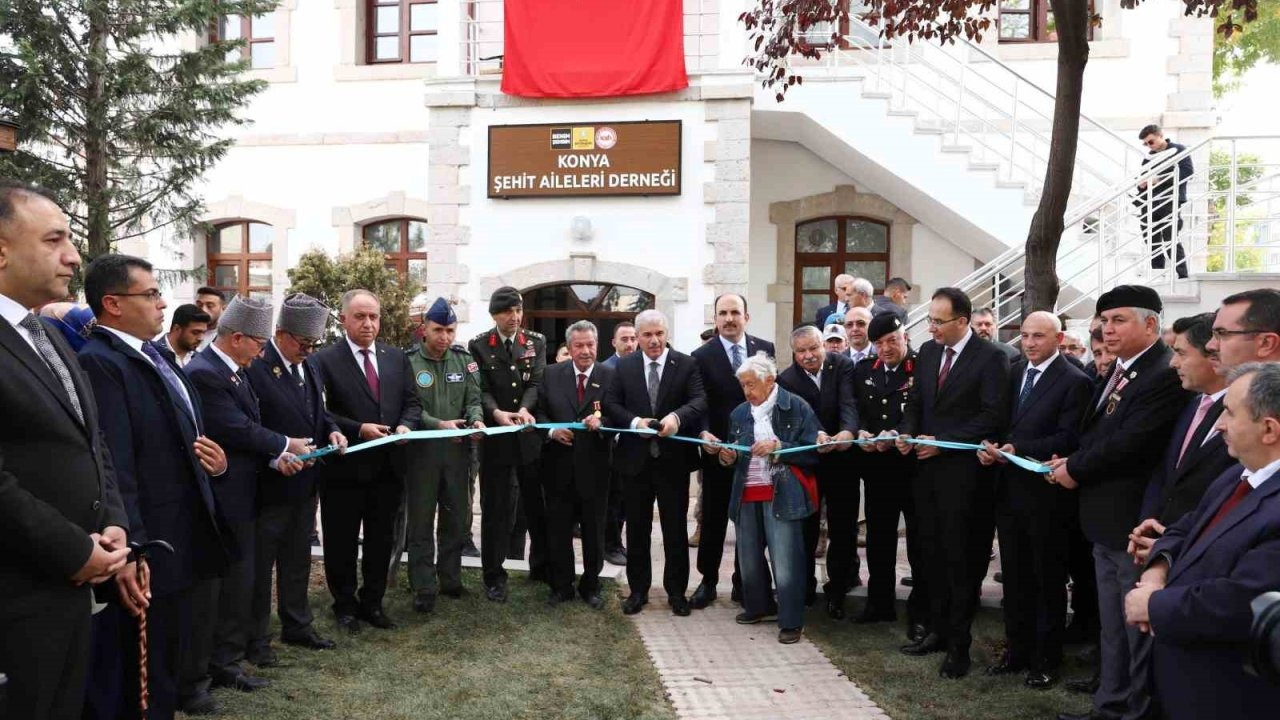 Konya Büyükşehir tarafından yenilenen Şehit Aileleri Derneği binasının açılışı dualarla yapıldı