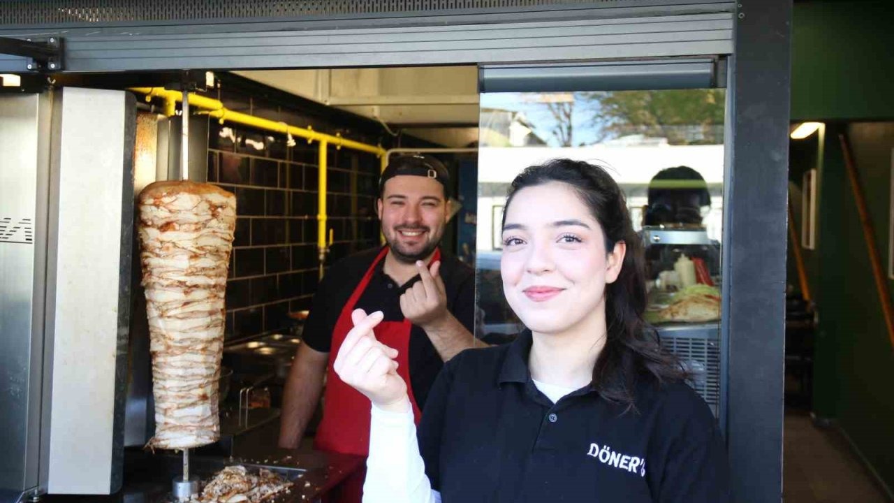 Kore’de döner kesmeyi öğrendiler Eskişehir’de dükkan açtılar