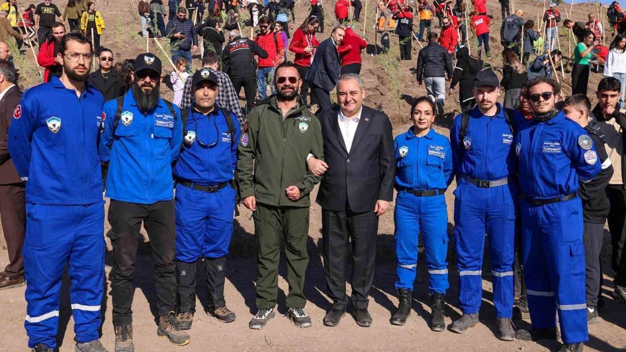 Milli Ağaçlandırma Günü’nde Keçiören’de 300 fidan toprakla buluştu