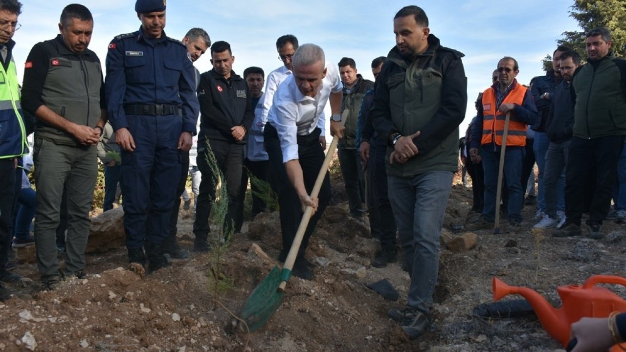 Öğretmenler Günü anısına fidanlar toprakla buluşturuldu