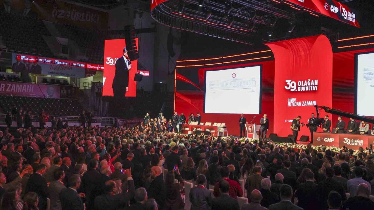 Özgür Özel, yeniden CHP Genel Başkanı seçildi