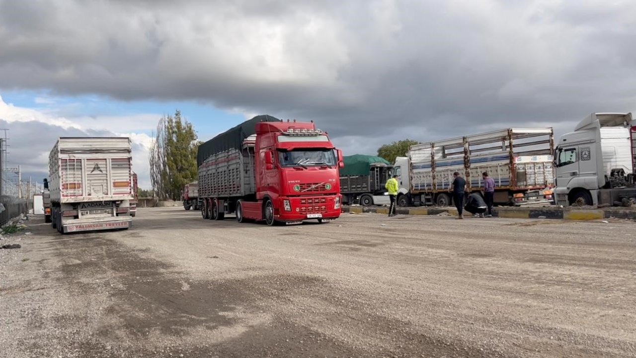 Pancar yüklü tır polis ekiplerinin ’Dur’ ihtarına uymadı