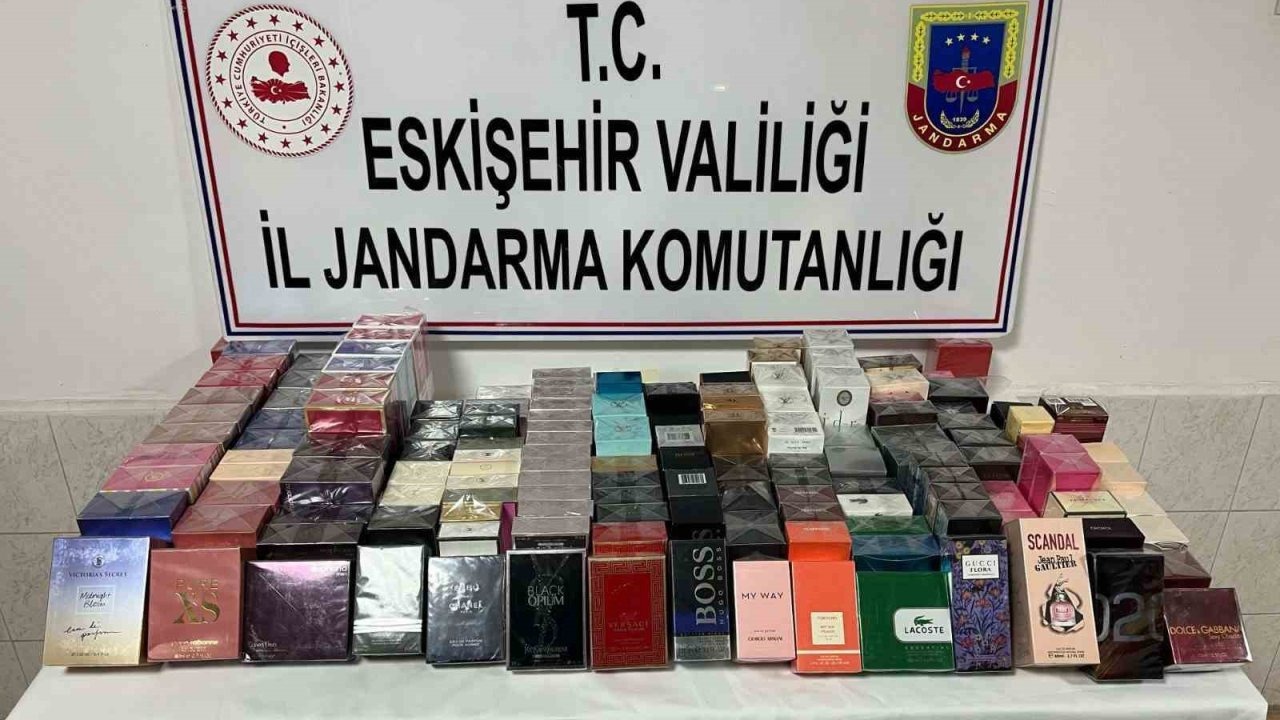 Piyasa değeri 450 bin TL olan 150 adet faturasız parfüm ele geçirildi
