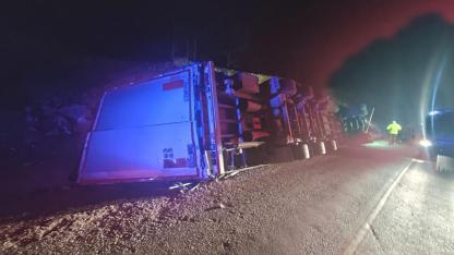 Mut’ta Yabancı Plakalı Tır Devrildi: Sürücü Hayatını Kaybetti