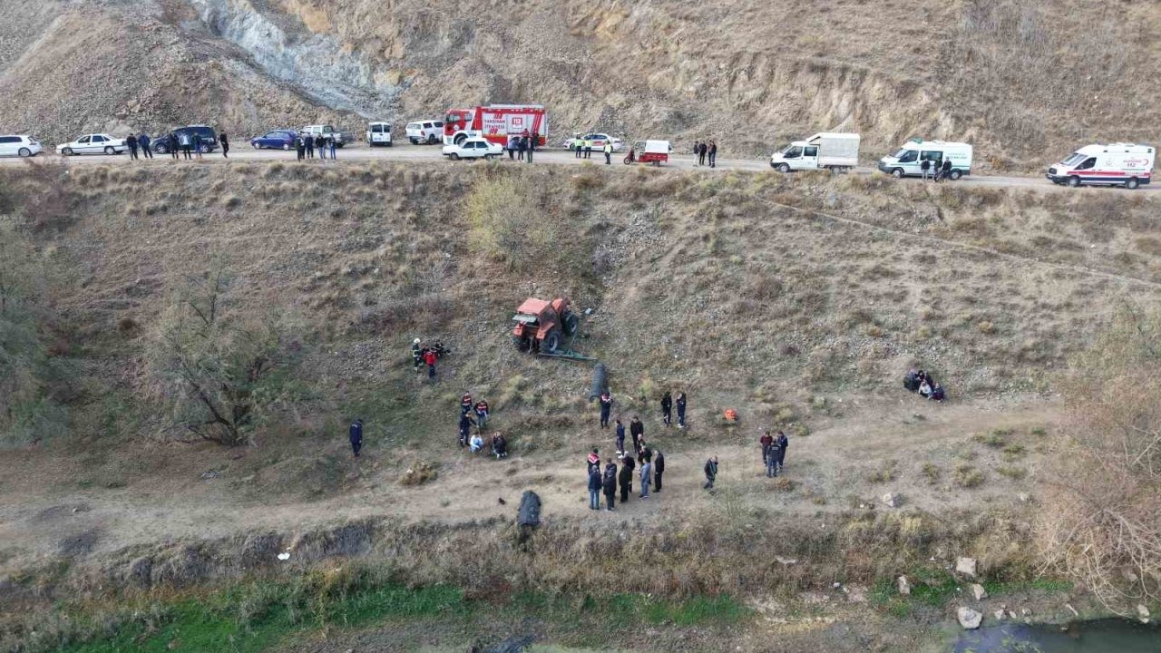 Traktör uçuruma devrildi: 1 ölü