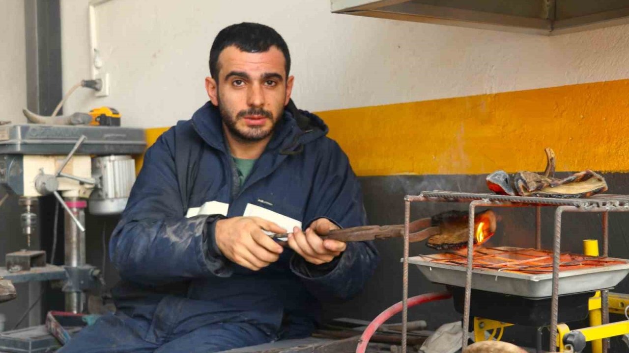 Ünü ülke sınırını aşan Sivas bıçağına ezber bozan modern dokunuş