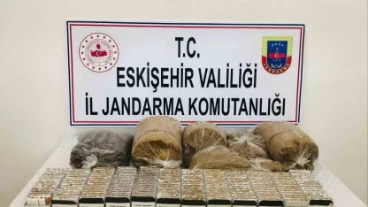Kaçak tütün ve cep telefonu satmak isteyen şahısları jandarma yakaladı