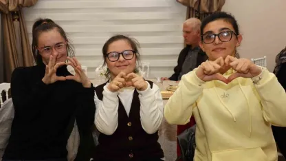 Özel bireyler müzik dolu gecede doyasıya eğlendi