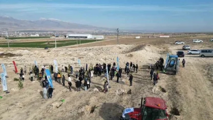 Niğde’de bal ormanı için 5 bin fidan toprakla buluştu