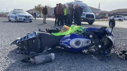 Otomobille çarpışan motosikletli yaralandı