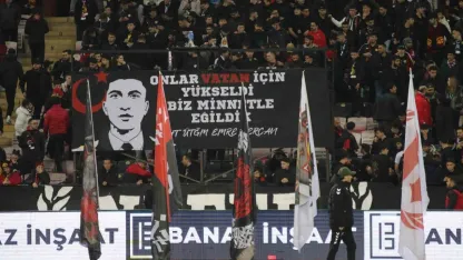 Es-Es taraftarı hava şehidi Emre Mercan’ı unutmadı