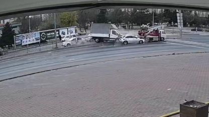 Ortalığın savaş alanına döndüğü kaza kamerada